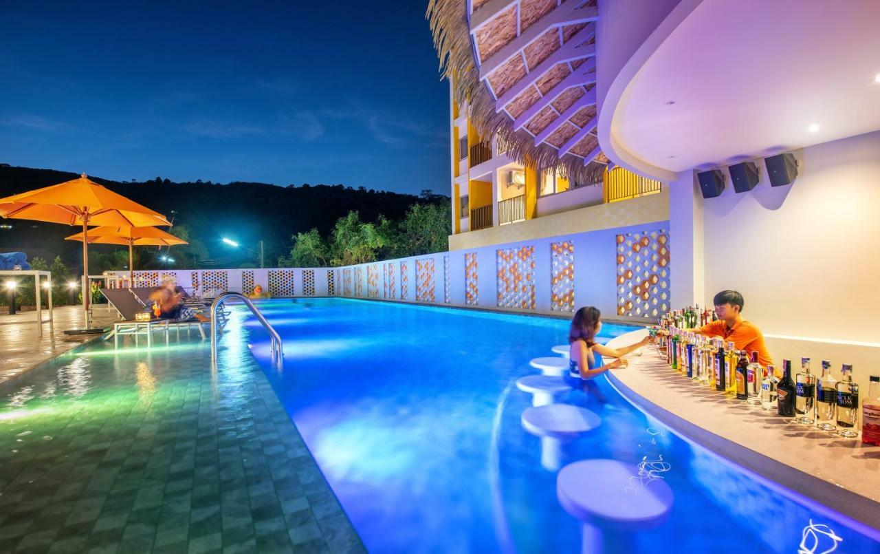 Beehive Boutique Hotel Phuket Exterior foto